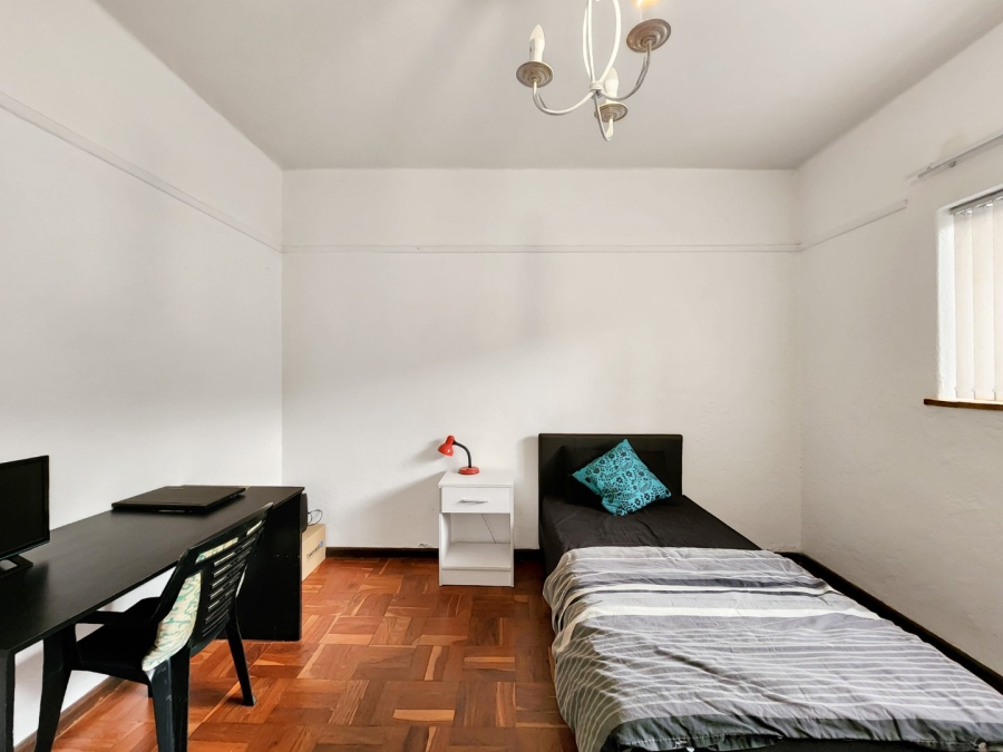 1 Bedroom Property for Sale in Sea Point Western Cape